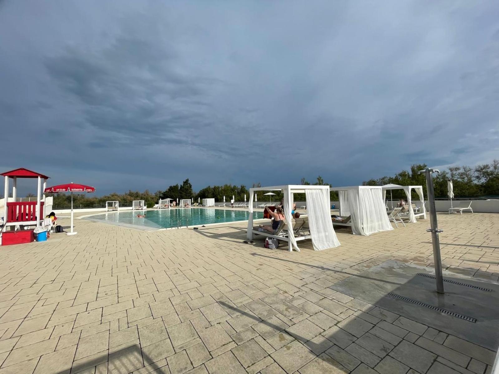 Happy Camp Mobile Homes In Camping Village Rosapineta Rosolina Mare Exterior photo
