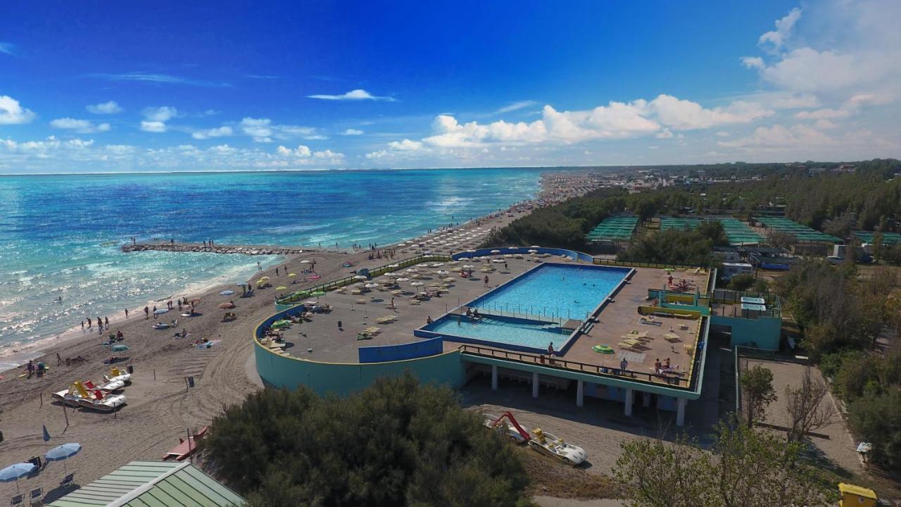 Happy Camp Mobile Homes In Camping Village Rosapineta Rosolina Mare Exterior photo
